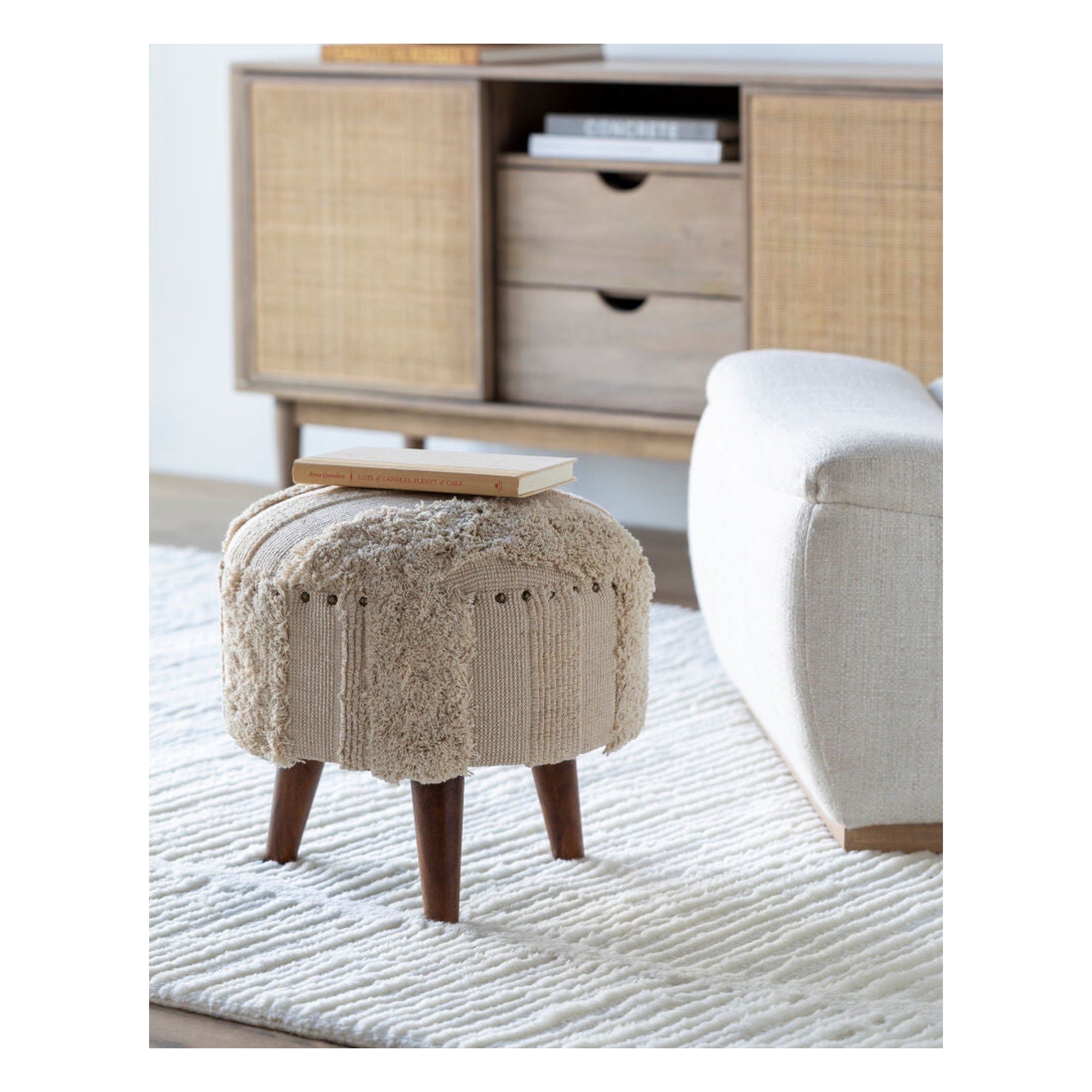 Haarlem Ottoman - styleshot