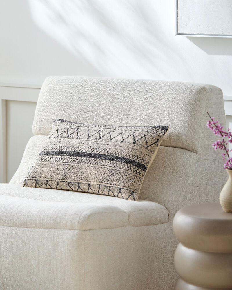 Janya Lumbar Pillow JNY-022 - styleshot