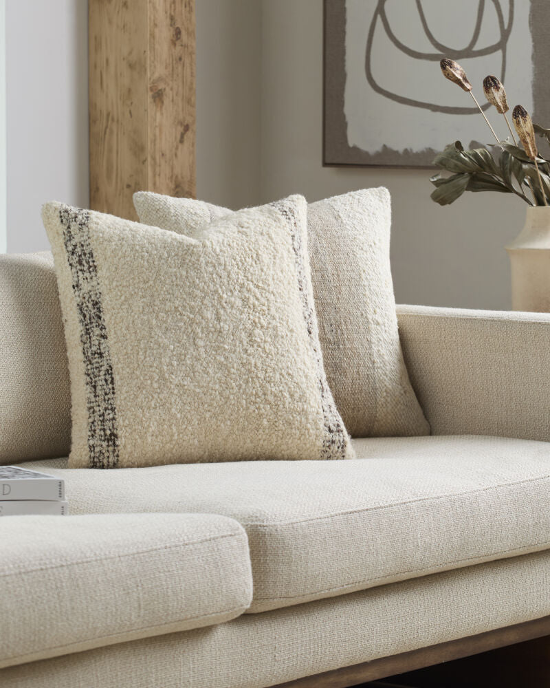 Kavre Accent Pillow KVRE-001 - styleshot