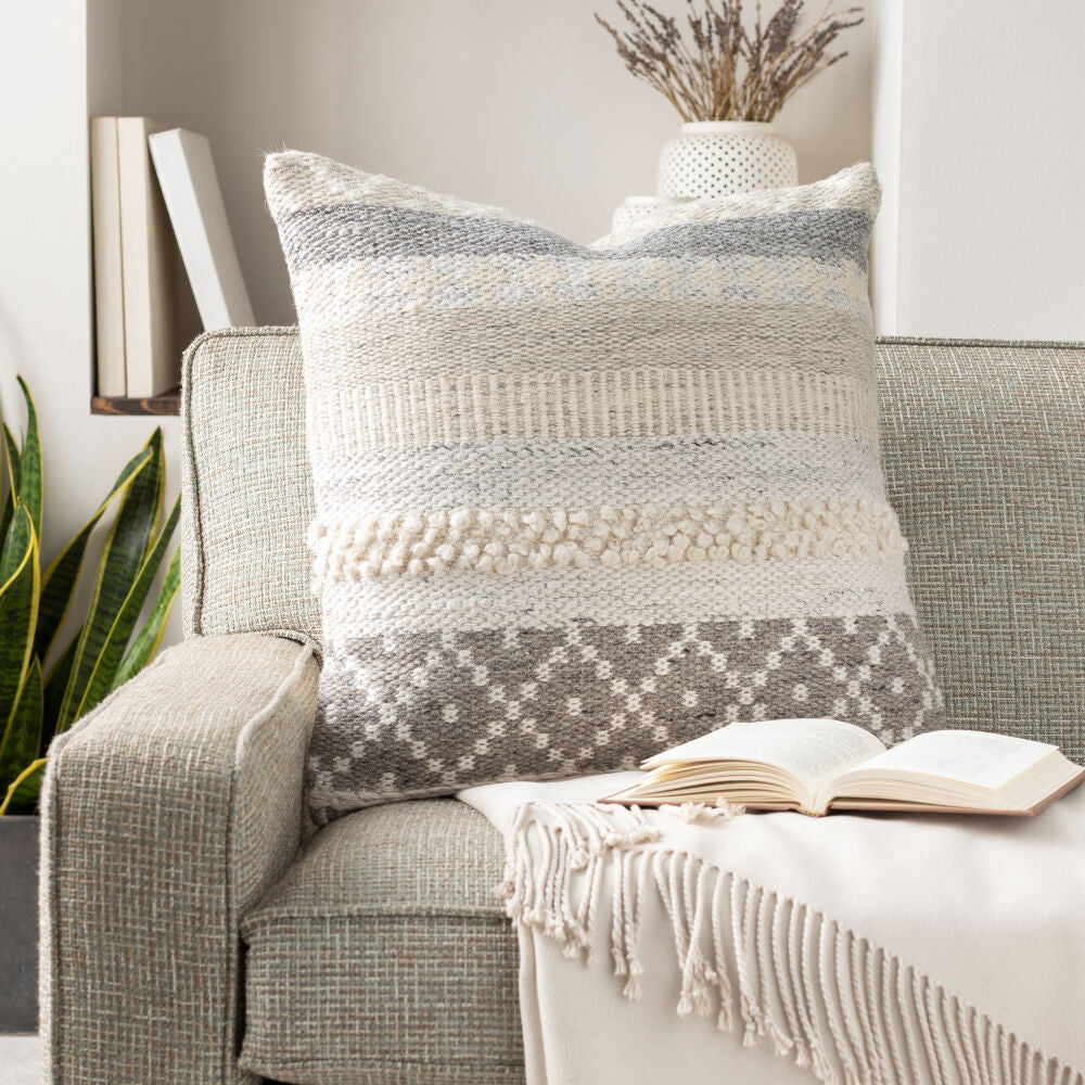 Lorens Accent Pillow LNS-003 - styleshot