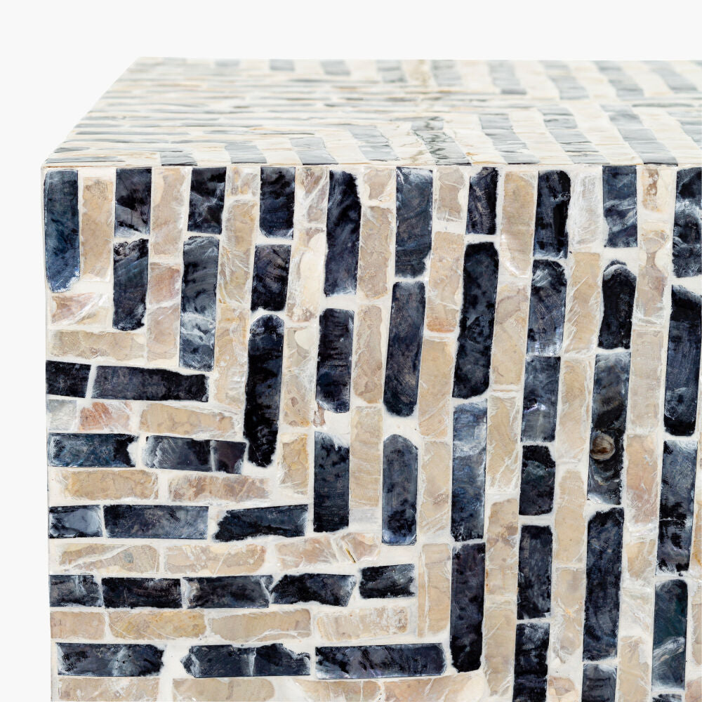 Lharysa End Table - corner