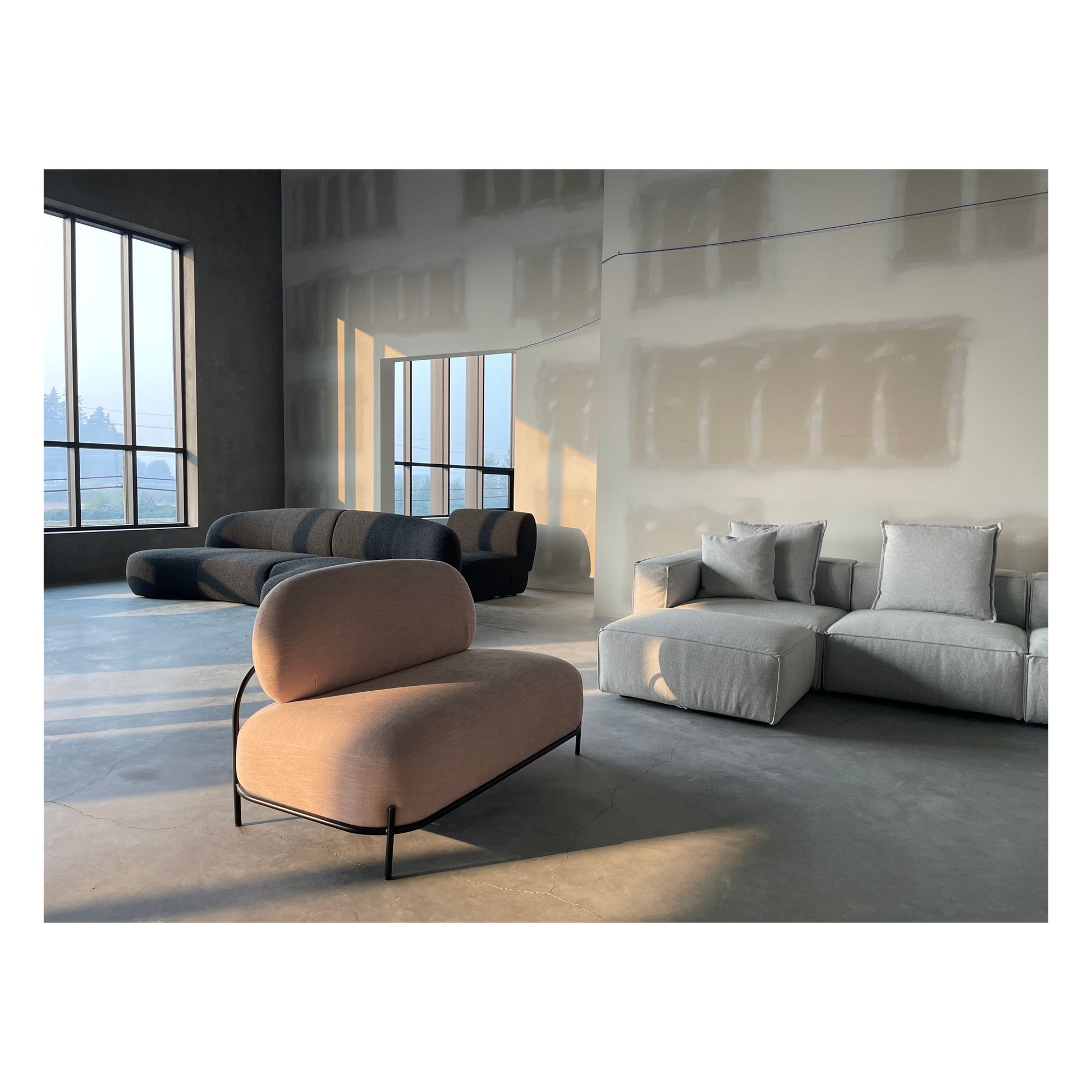 Oshi Loveseat by Mobital - image 3
