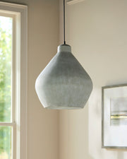 Tokarahi Pendant TKR-001 - styleshot